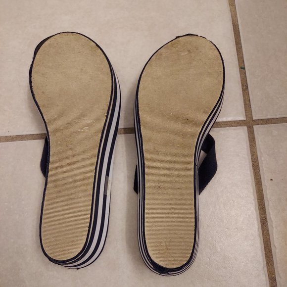 Gap Platform Sandals - Picture 3 of 5